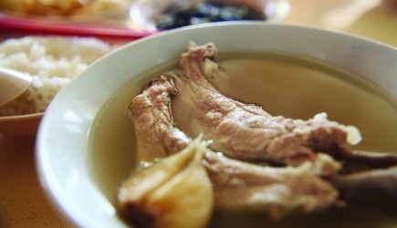 sai-lam-khi-cho-be-uong-nuoc-ham-xuong-de-tang-chieu-cao-cho-be3.jpg
