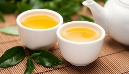 uong-gi-de-mat-gan-lam-dep-da1.jpg
