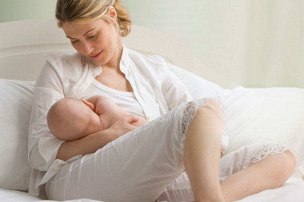 Nuôi con bằng sữa mẹ là một trong những biện pháp giảm cân nhanh nhất.