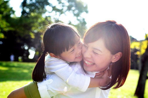 Cho con lớn lên trong môi trường xã hội trong lành Cho con lớn lên trong môi trường xã hội trong lành