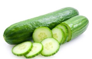 Có thể dùng dưa leo để sắp mặt nạ