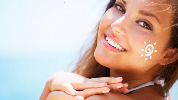 Những tia nắng nhẹ nhàng của ngày Đông vẫn gây ra những tác động xấu lên làn da của bạn. 