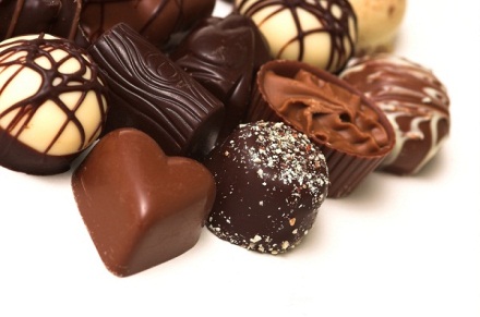 Bạn có thể dùng chocolate để thay thế cho những loại bánh kẹo chứa nhiều đường.
