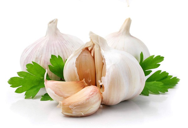 Tỏi – bí quyết để có được một mái tóc dày và khỏe mạnh. 