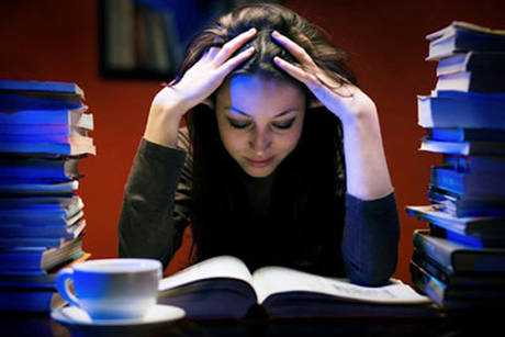 Nếu muốn mụn ít lại thì nên hạn chế thức khuya