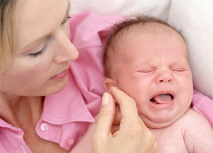 Bé thường giật mình khi đang ngủ Bé thường giật mình khi đang ngủ
