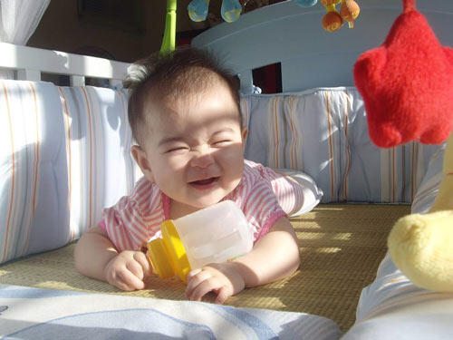 Tắm nắng cung cấp lượng vitamin D cần thiết cho chuyển hoá canxi