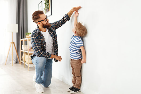 Bảng chiều cao cân nặng chuẩn của bé trai từ 1 - 18 tuổi