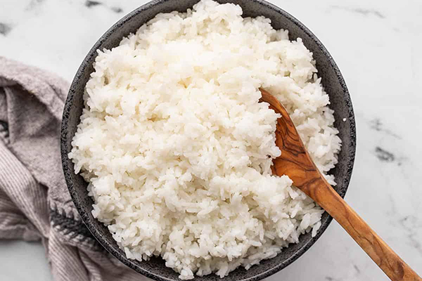 Ăn cơm có ảnh hưởng đến chiều cao không?