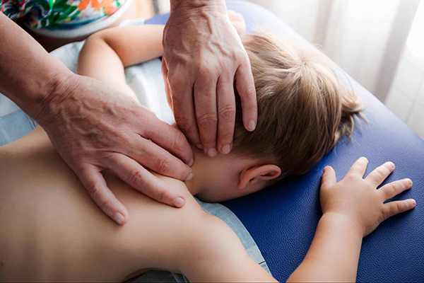 Bí quyết massage tăng chiều cao cho bé