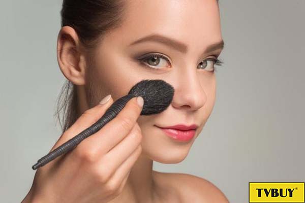 hạn chế trang điểm giúp ngăn ngừa mụn bọc