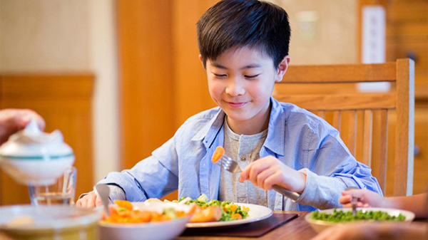 Đừng quên chăm chút chế độ dinh dưỡng hằng ngày cho trẻ