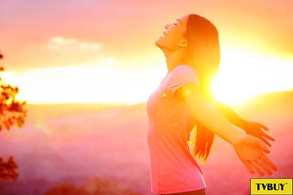 tiếp xúc ánh nắng mặt trời để hấp thụ canxi và vitamin d