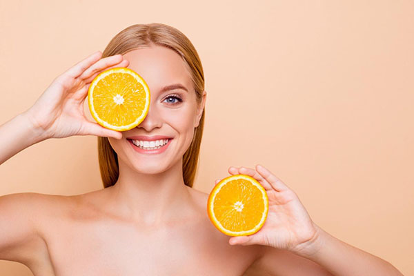 vitamin-c-la-thanh-phan-chinh-trong-nhieu-vien-uong-chong-lao-hoa-da