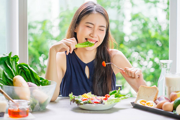 Rau luộc giúp bạn giảm cân rất hiệu quả.