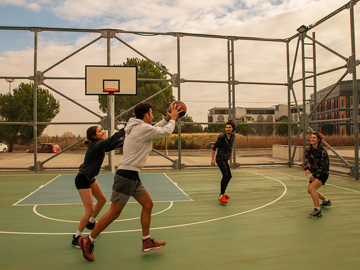 Trẻ được chăm sóc tốt sẽ đạt chuẩn cân nặng, chiều cao từng độ tuổi