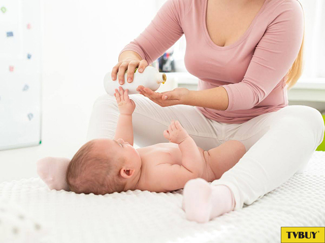 Kết hợp massage với các loại tinh dầu giúp giảm ma sát, thư giãn, kích thích lưu thông khí huyết