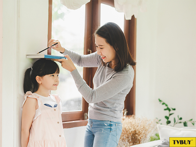 Nên đo chiều cao cho trẻ vào buổi sáng khi vừa thức dậy