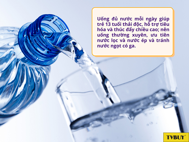 Bổ sung nước đầy đủ giúp trẻ luôn khỏe mạnh, thuận lợi phát triển vóc dáng
