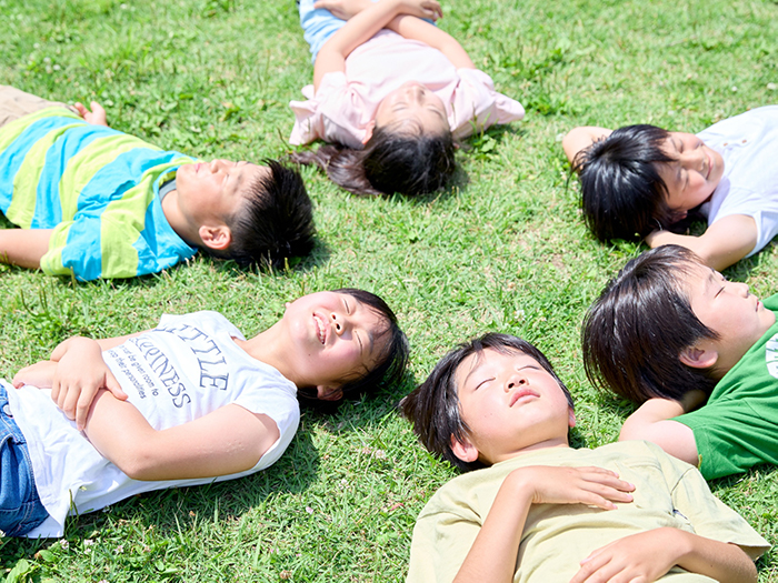 Chọn khung giờ lý tưởng sáng sớm hoặc chiều tối là thời điểm thích hợp để tránh tia UV từ mặt trời