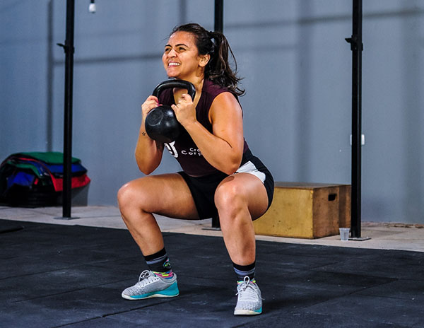goblet-squat-doi-hoi-ban-chuan-bi-them-ta-ho-tro-bai-tap
