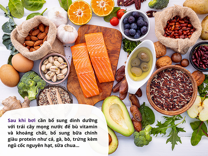 Sau khi bơi, cần chú trọng bổ sung các thực phẩm giàu năng lượng