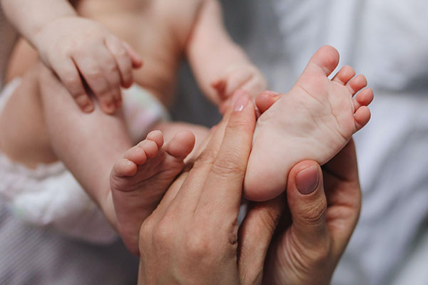 massage-giup-luu-thong-mau-va-kich-thich-phat-trien-xuong