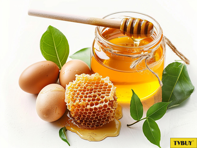 Hỗn hợp trứng, mật ong và dầu Olive có tác dụng giữ ẩm rất tốt cho làn da.