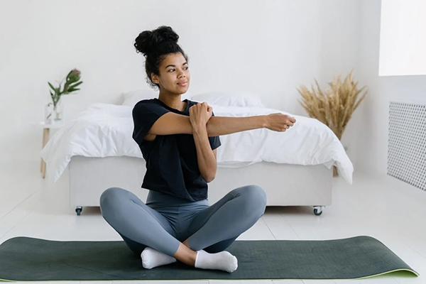 tap-yoga-truoc-khi-ngu-giup-ban-ngu-ngon-va-sau-giac-hon