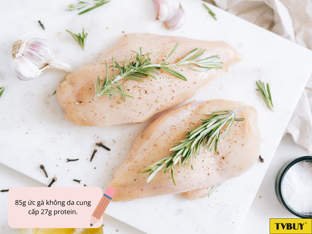 Ức gà chứa nhiều protein giúp bạn bổ sung năng lượng