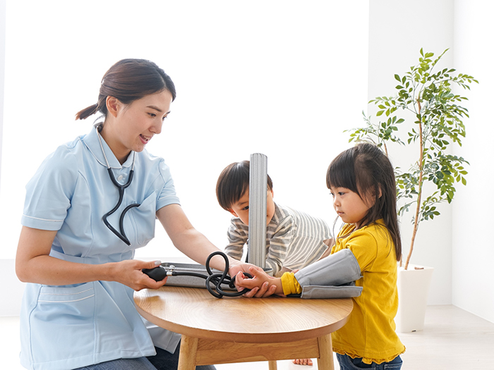 ​​​​​​​Kiểm tra sức khỏe định kỳ để xác định tình trạng phát triển của trẻ