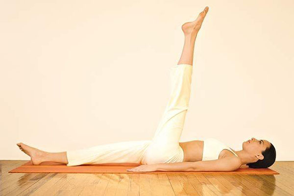 tu-the-bai-tap-pilates-xoay-chan