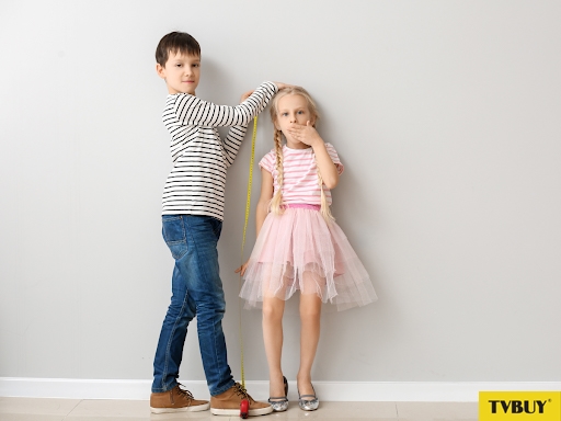 Mức chiều cao chuẩn phụ thuộc vào độ tuổi và giới tính của trẻ.