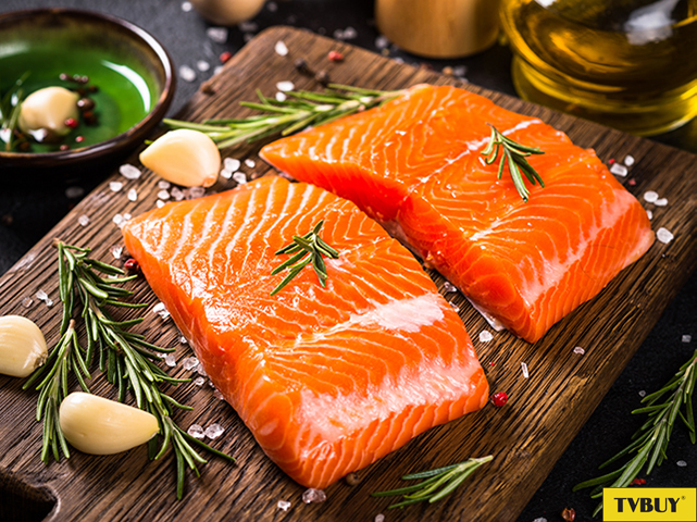 Cá hồi là một trong những loại cá giàu vitamin K2 và các dưỡng chất khác tốt cho cơ thể