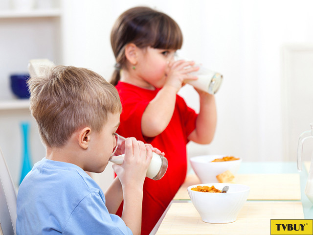 Uống sữa mỗi ngày giúp trẻ nâng cao sức khỏe và cải thiện vóc dáng
