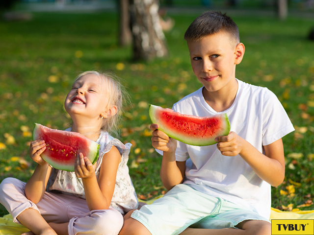 Ánh nắng mặt trời giúp tổng hợp vitamin D đáng kể dưới da