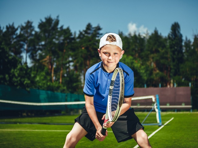 Chơi tennis đúng kỹ thuật giúp bạn phát triển chiều cao