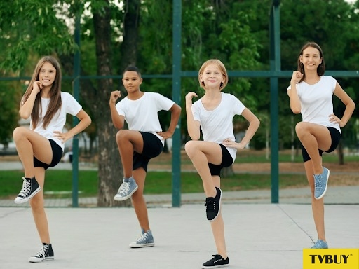 Môi trường sống tốt giúp trẻ phát triển khỏe mạnh.