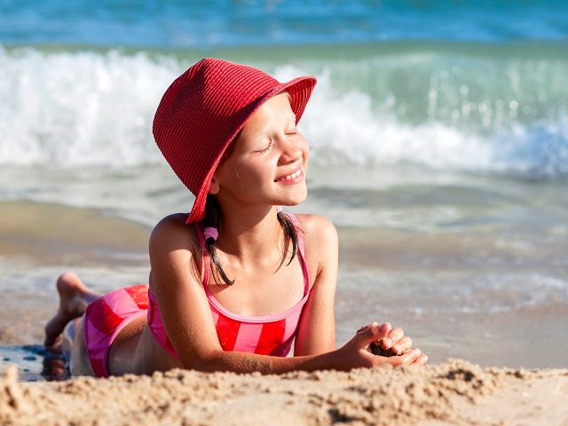 Tắm nắng thường xuyên giúp cơ thể tổng hợp Vitamin D