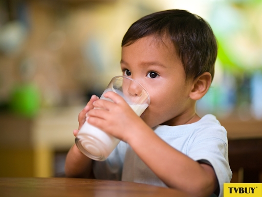 Uống sữa đúng thời điểm giúp bé nhận trọn vẹn dinh dưỡng.