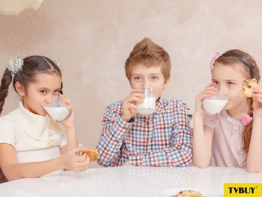 Trẻ phát triển chiều cao vượt trội trong giai đoạn dậy thì.